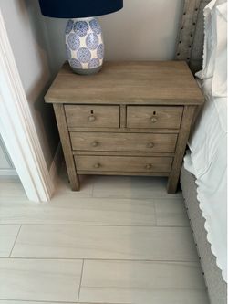 2 Nightstands