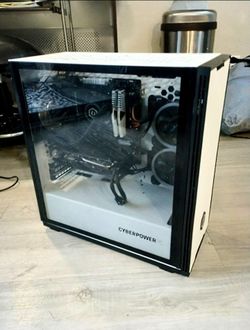 Cyberpower Gaming PC & Dell 24in screen