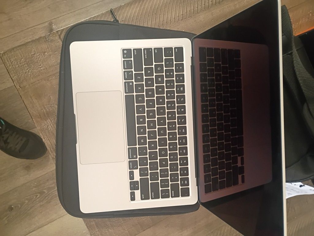 Macbook Air M4 2025