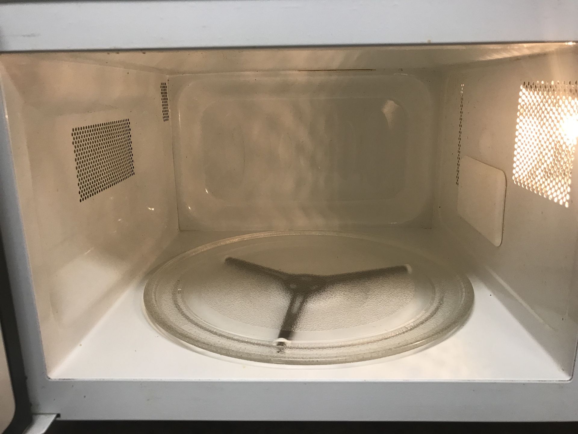 GoldStar intellowave microwave oven for Sale in Prospect Heights, IL