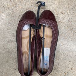 NWT Women Memory Foam Flats Size 10