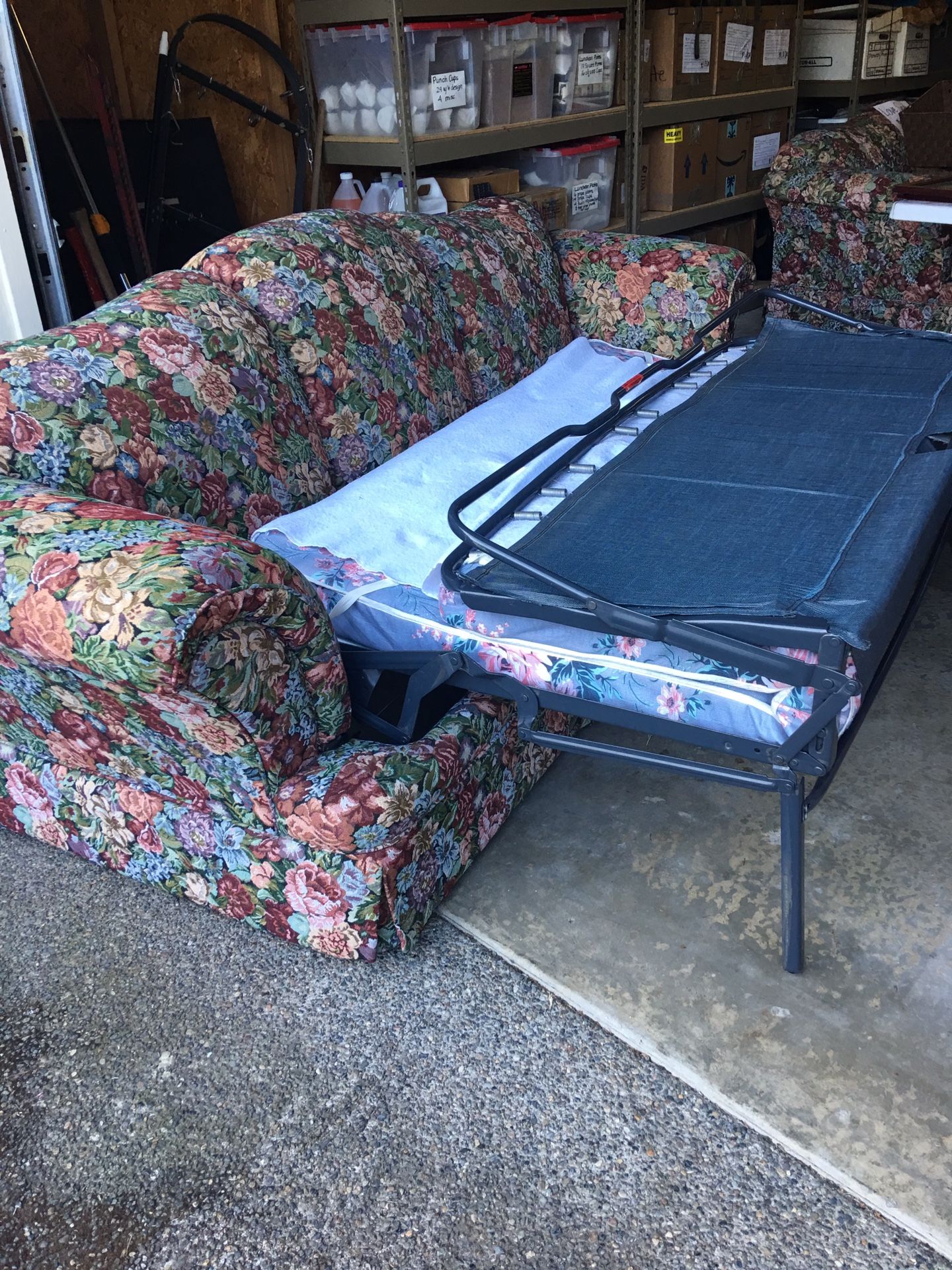 Beautiful floral hideabed for Sale in Sumner, WA OfferUp