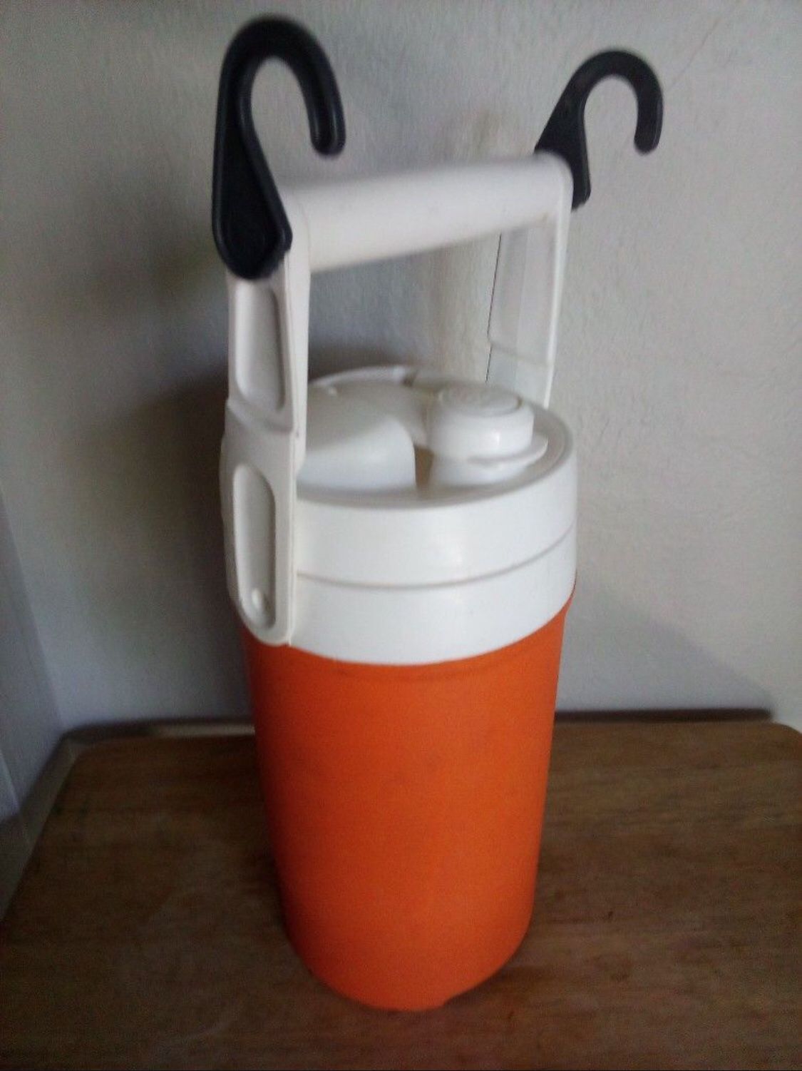 Like New 1/2 Gallon Igloo Beverage Holder