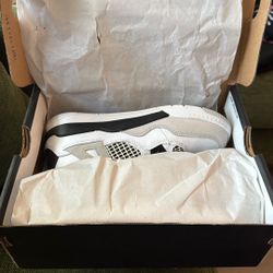 Kids Jordans 4  SIZE 2Y