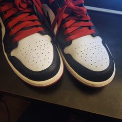 Air Jordan 1 Low "Black Toe