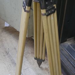 DUTCH HILL TRIPOD WITH SOKKIA WA201 MOUNT PRE OWNED 