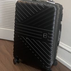 Unused (new) Travelhouse 26.57” 4-360 degrees spinner wheels Hardshell Lightweight Check In Suitcase