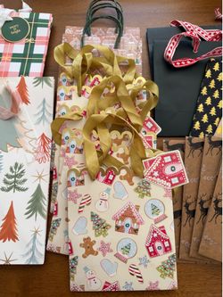 New set of gift bags