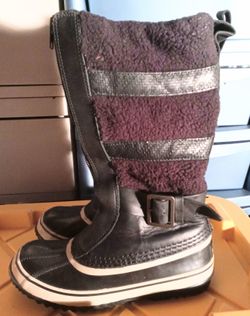 Black Buckle Sorel Boots Size 7