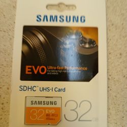 Brand New Samsung 32 GB Evo SDHC UHS-1 Memory Card