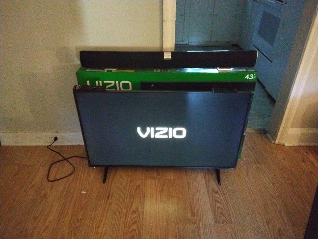 43" VIZIO TV w REMOTE & VIZIO SOUNDBAR w REMOTE
