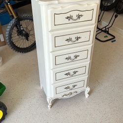 Dresser