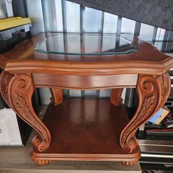 End Table With Glass Center Piece