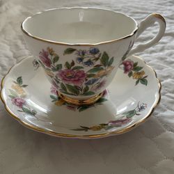 VINTAGE teacup & saucer•Royal Ardalt•Made In England Bone China 2094E
