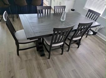 Havertys Expandable Dining Table Set - Self-Storing Leaf - 6 Chairs