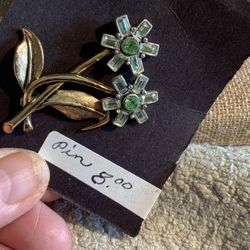 Vintage  Flower Brooch 