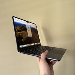 2024 MacBook Air with Apple M3 Chip (NEW)