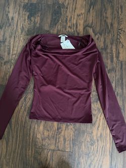 Women’s burgundy h & m top