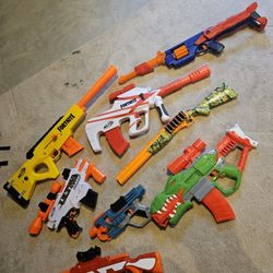 8 Toy Guns 