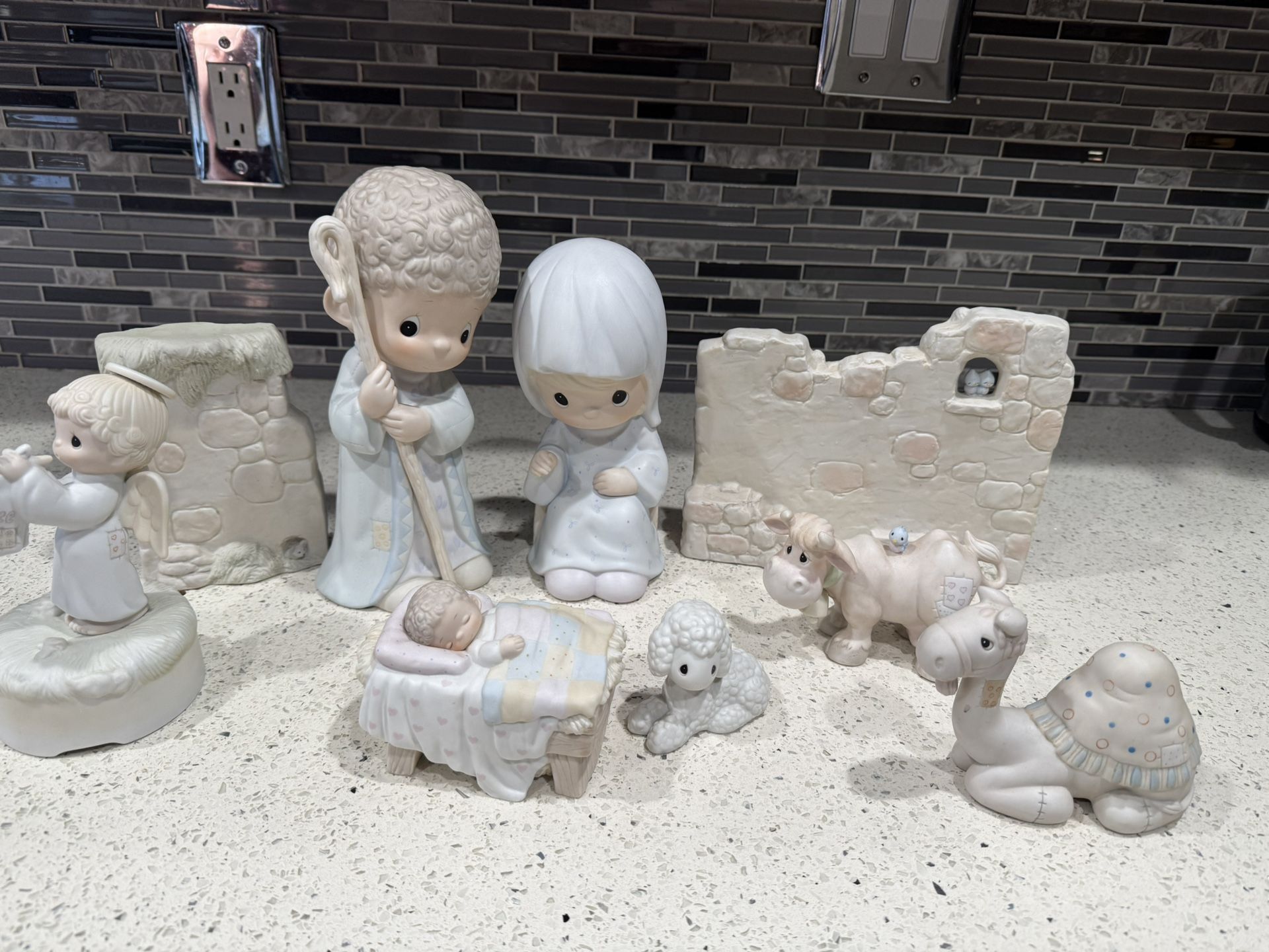 Precious Moments nativity scene Large Size 9’