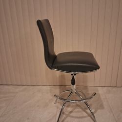 2 Counter Height Stools