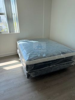 Queen mattress pillow top set with box spring (2pc - new)