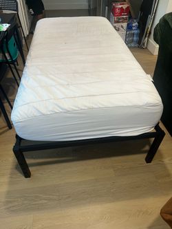 Twin mattress with metal bed frame