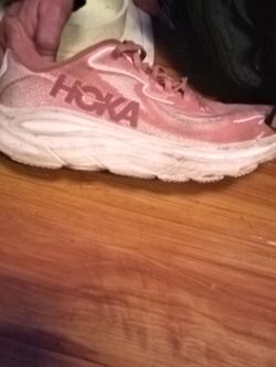HOKA women's shoes sz 8