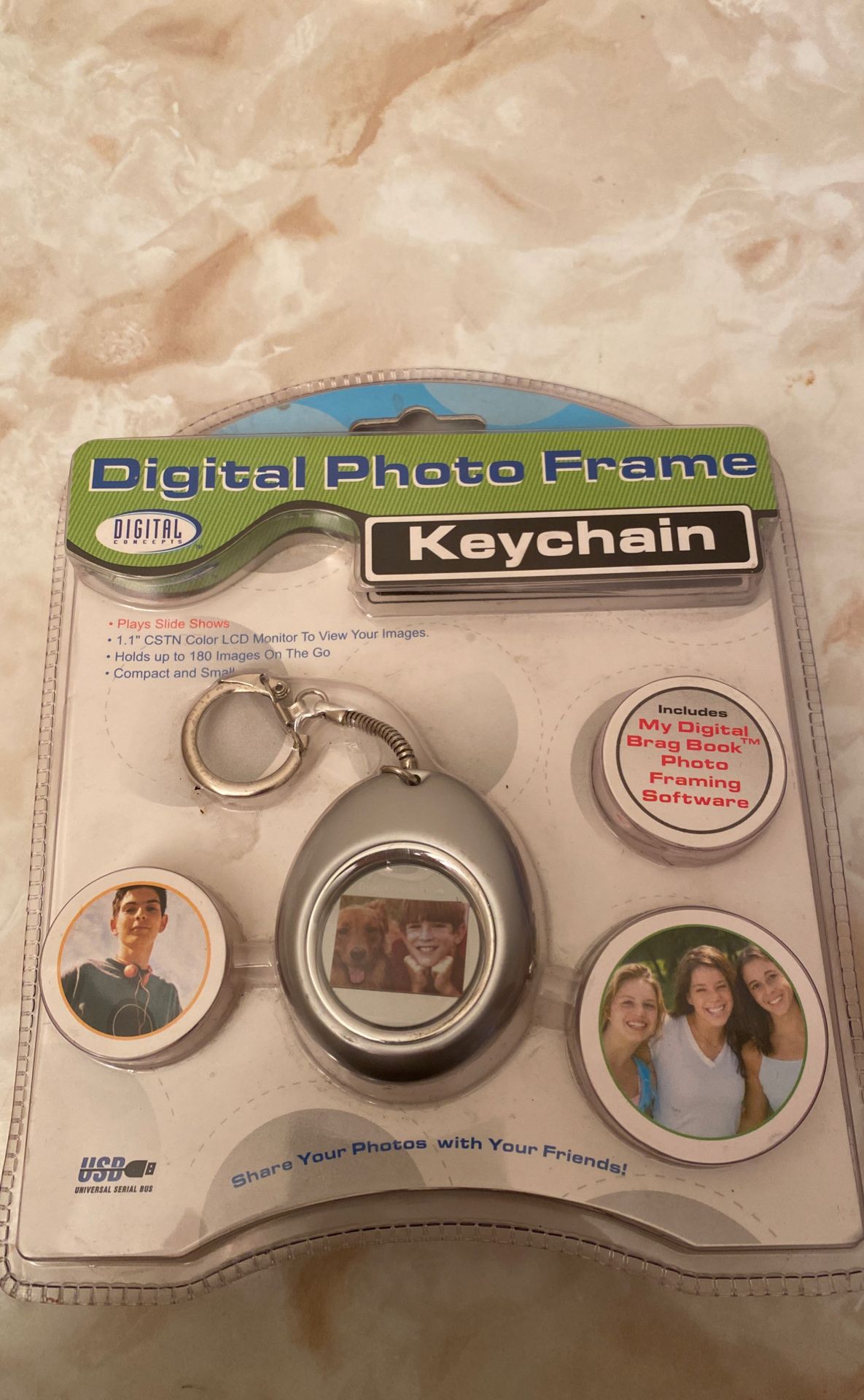 Digital photo keychain