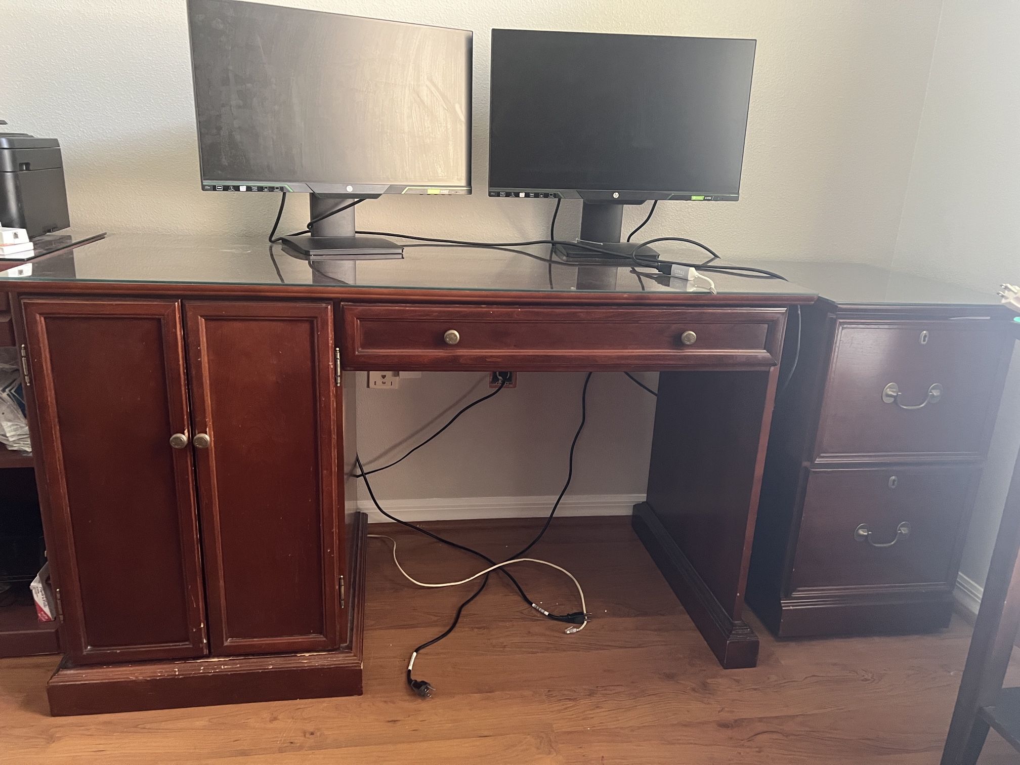 Desk/Filing Cabinet/Chair