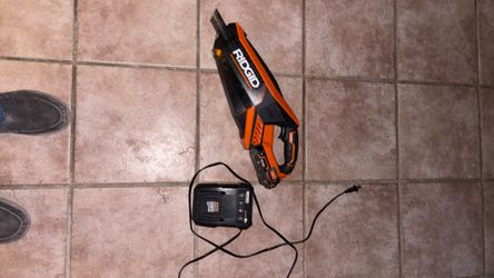 Ridgid hand vac with charger w 1 battery