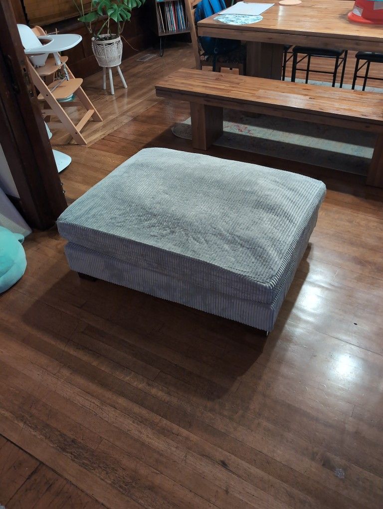 Maelina Upholstered Ottoman