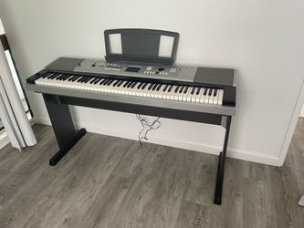 Yamaha Portable Grand DGX-530