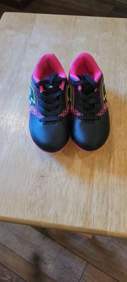 Toddlers soccer cleats size 9- brand new