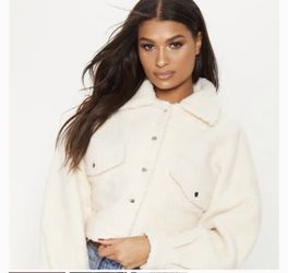 Beige coat Borg Cropped Pretty Little Thing 