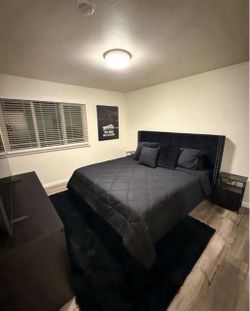 King Size bed + High quality mattress (Like New)