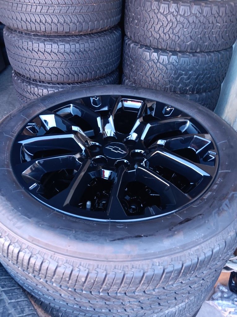 2025 NEW OEM ORIGINAL TAKEOFFS CHEVY SILVERADO HIGH COUNTRY 22 INCH TIRES BRIDGESTONE 99 % $ 2375