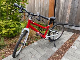 Red Woom 4 Kids Bike