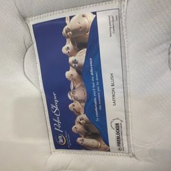 Queen Bed Set – Serta Mattress + high end Solid Wood Frame – Clean