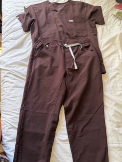 FIGS Scrub Set Top and Pants Men’s