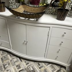 CUTE DRESSER OR BUFFET AT PICKY PINCHERS 1621 N Highland Ave CLEARWATER OPEN WEDNESDAY THRU SATURDAY NOON TO 6pm And Sunday Noon To 4pm