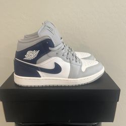Jordan 1 Mid Wolf Grey Midnight Navy
