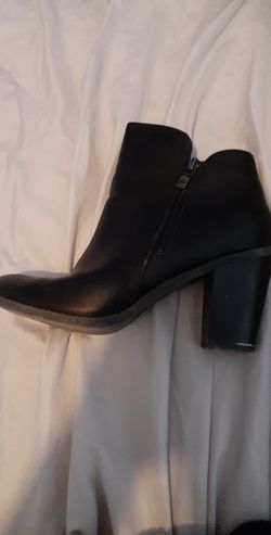 Black heels boots