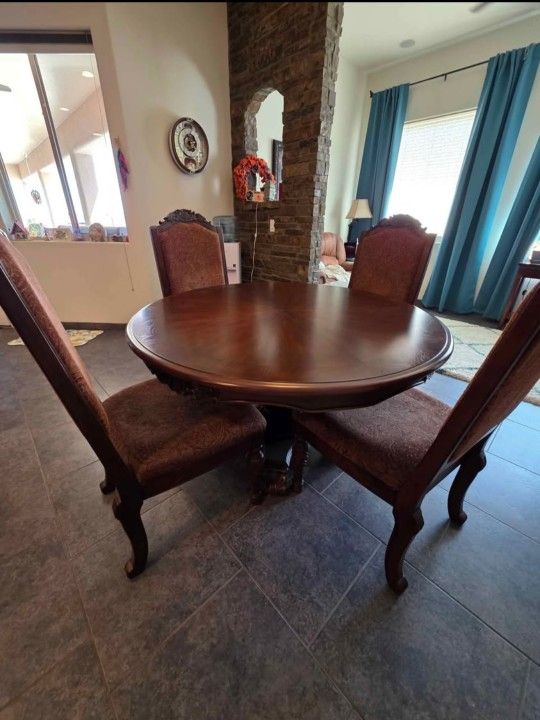 Round Dining table And 4 Chairs