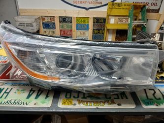 New 14-16 Toyota Highlander Right Passenger Side Halogen Headlight