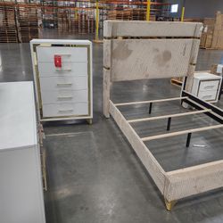 4 PC Queen Bedroom Set With Queen Bedframe Dresser Mirror Nightstand On Sale Now Don't Miss