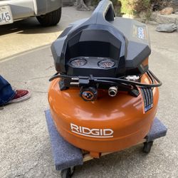 Ridgid 6 Gal. Electric Pancake Air Compressor OF60150HB With Attachments And Hose.