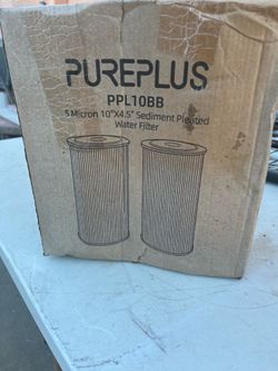 2 new water filters, 10" x 4.5". The information is in the photos.