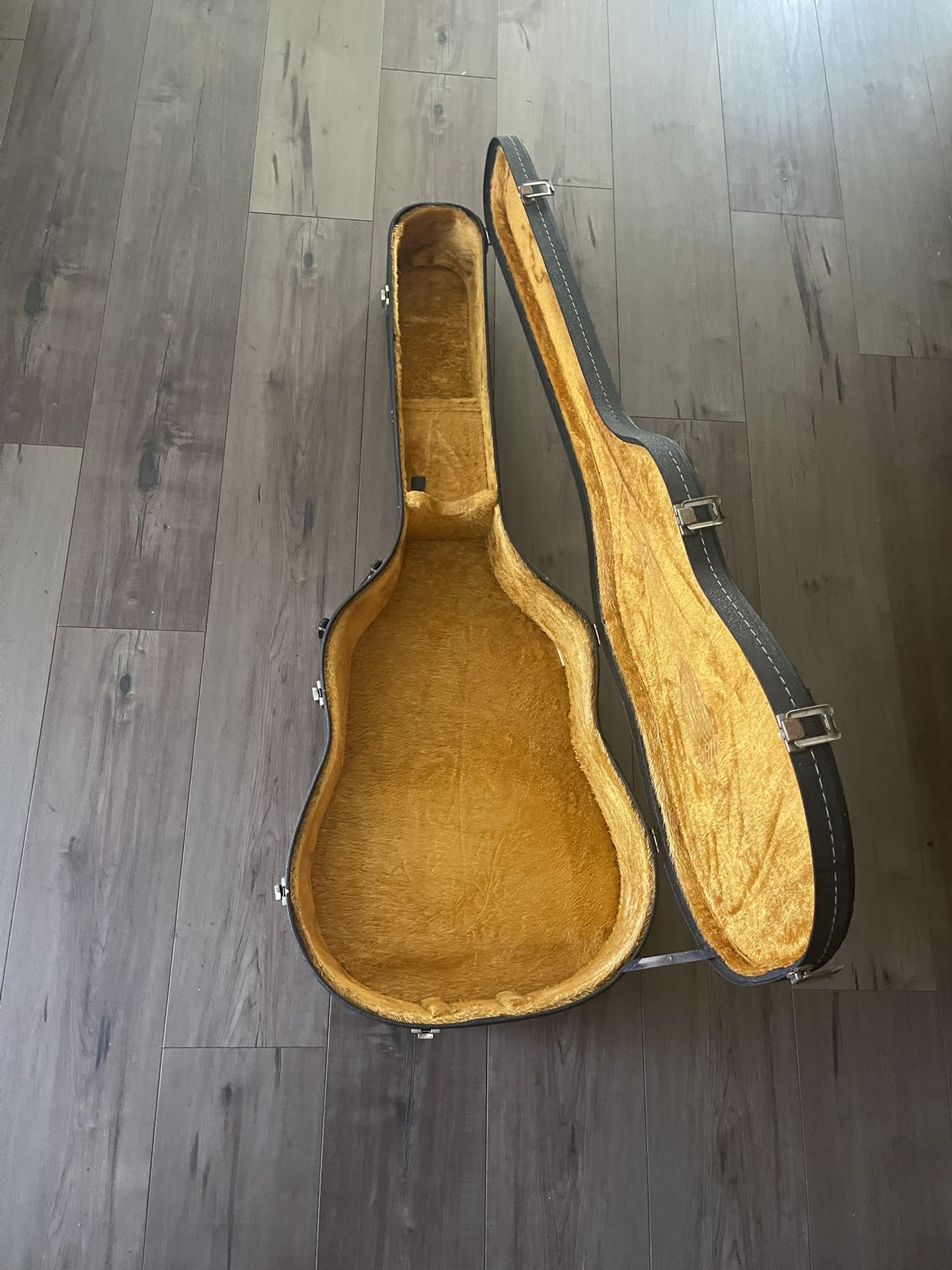Acoustic hard cover guitar case