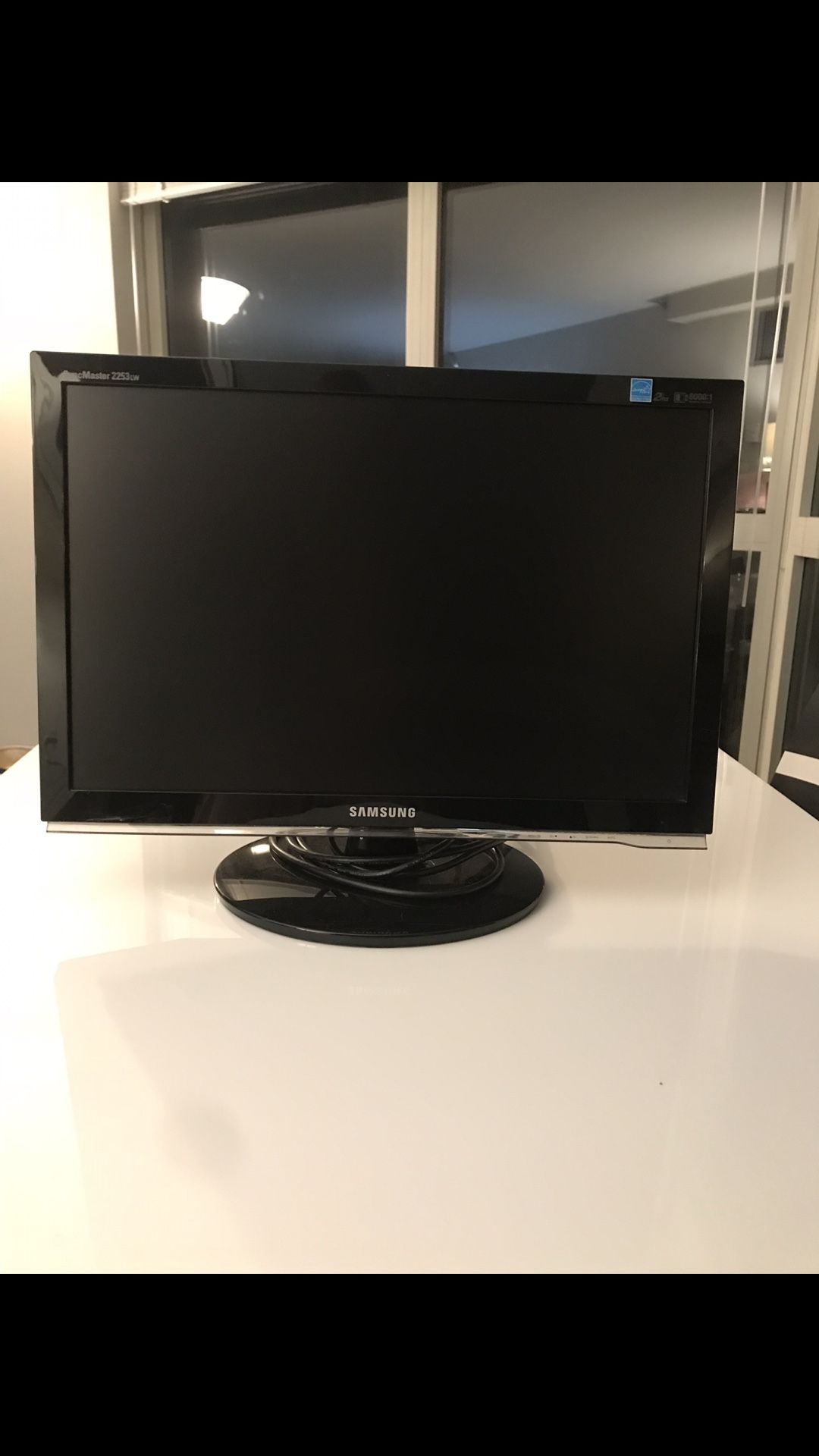 Samsung 21.6” computer monitor